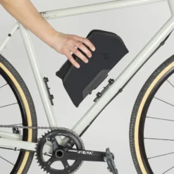 Fidlock TWIST Essential Bag + Bike Base Set - L Zwart 24 Fidlock TWIST Essential Bag + Bike Base Set - L Zwart -Goedkope Trappen Go Winkel 09662 BLK fidlock twist essentialbag bike snap scaled